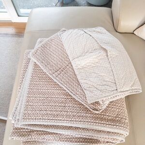 Dwell Studio Reversible Quilt with shams SZ- Queen